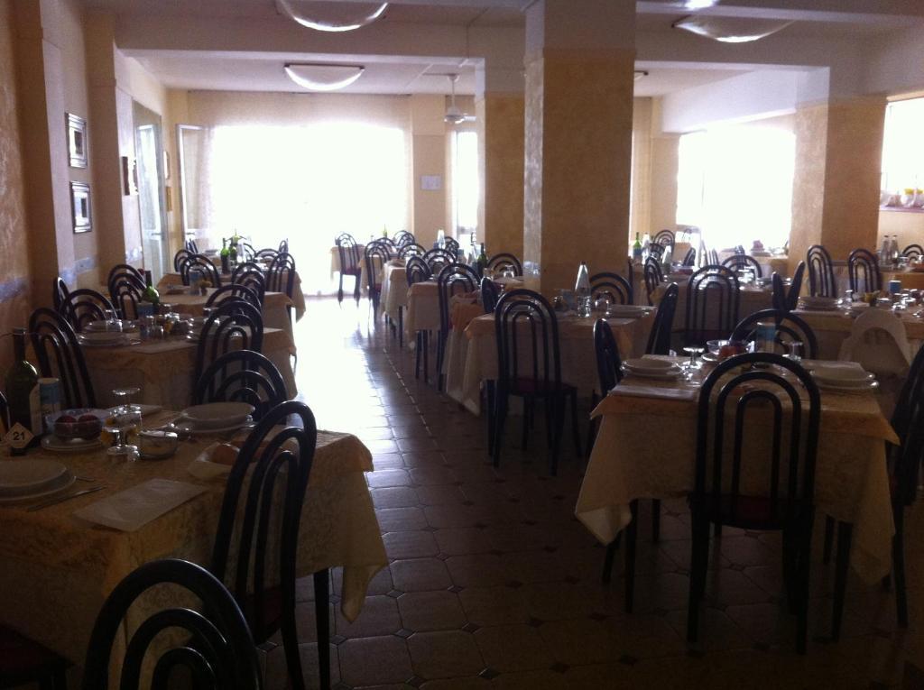 Hotel Angela Misano Adriatico Exterior photo